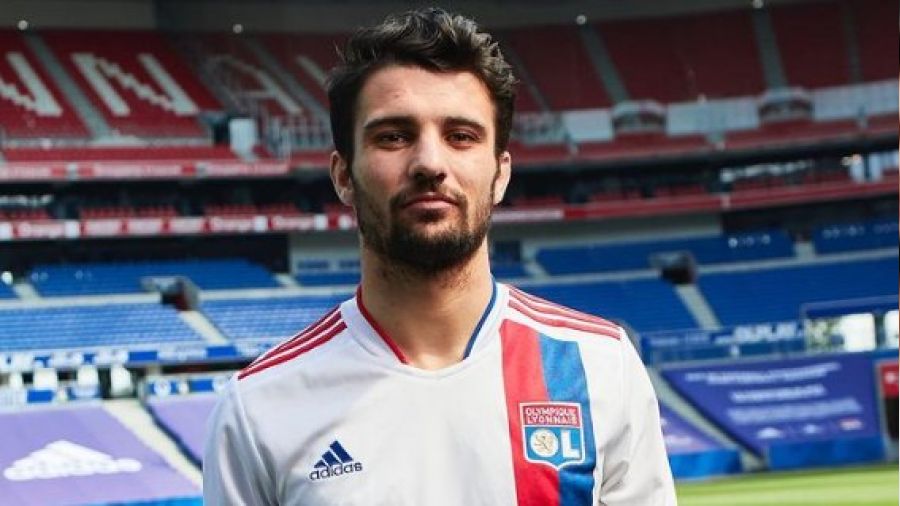 Aslan'ın yeni sağ beki Lyon'dan geliyor