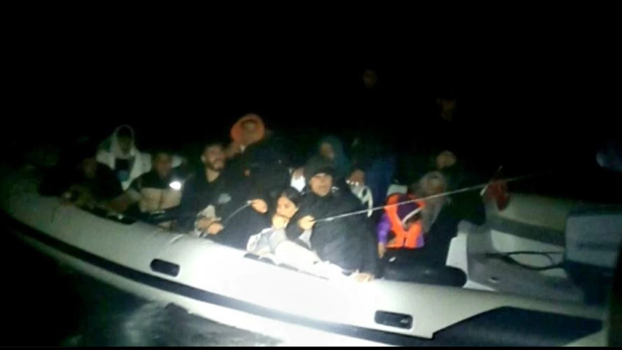 Ayvalık açıklarında 18 kaçak göçmen kurtarıldı