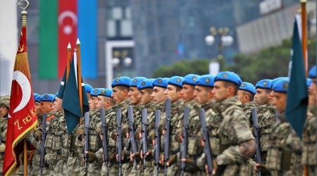 Azerbaycan'da Mehmetçik'e ilgi büyük