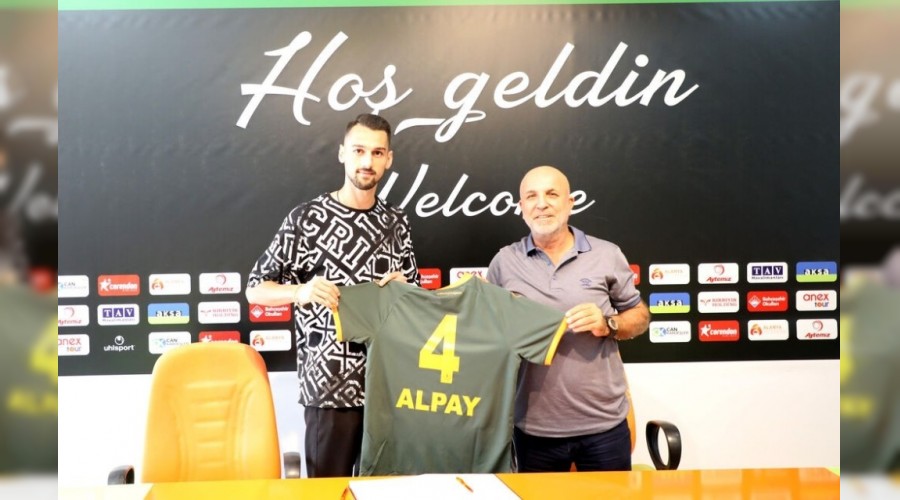 Beşiktaşlı stoper Alpay Çelebi, Alanyaspor'da