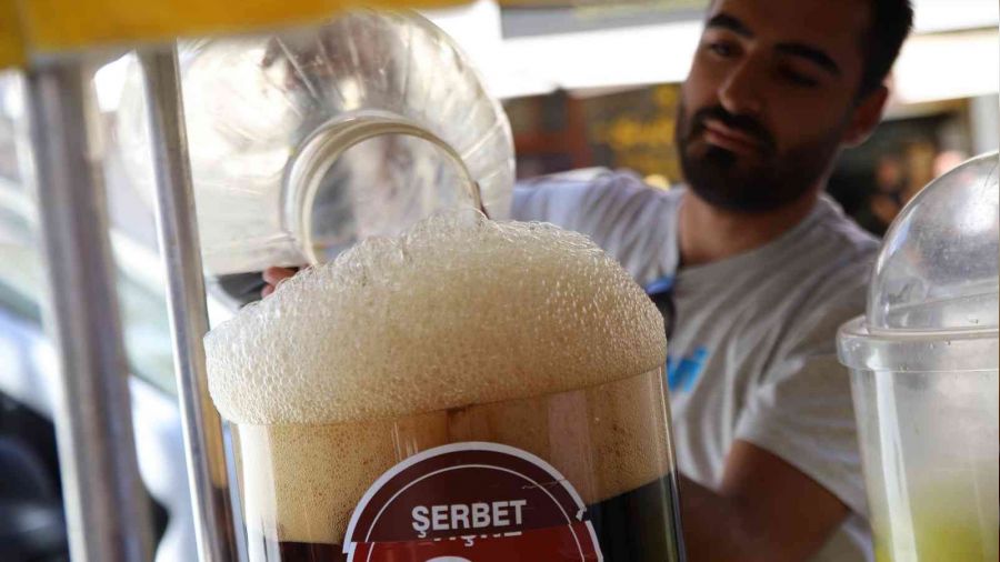 Bunaltan sıcakların serinleten içeceği: Meyan şerbeti