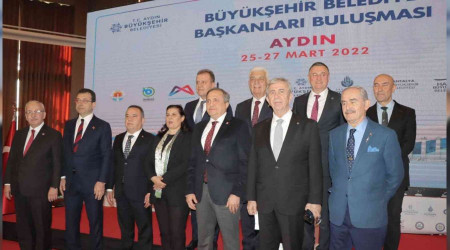 CHP'li 11 büyükşehir belediye başkanı Kuşadası'nda buluştu