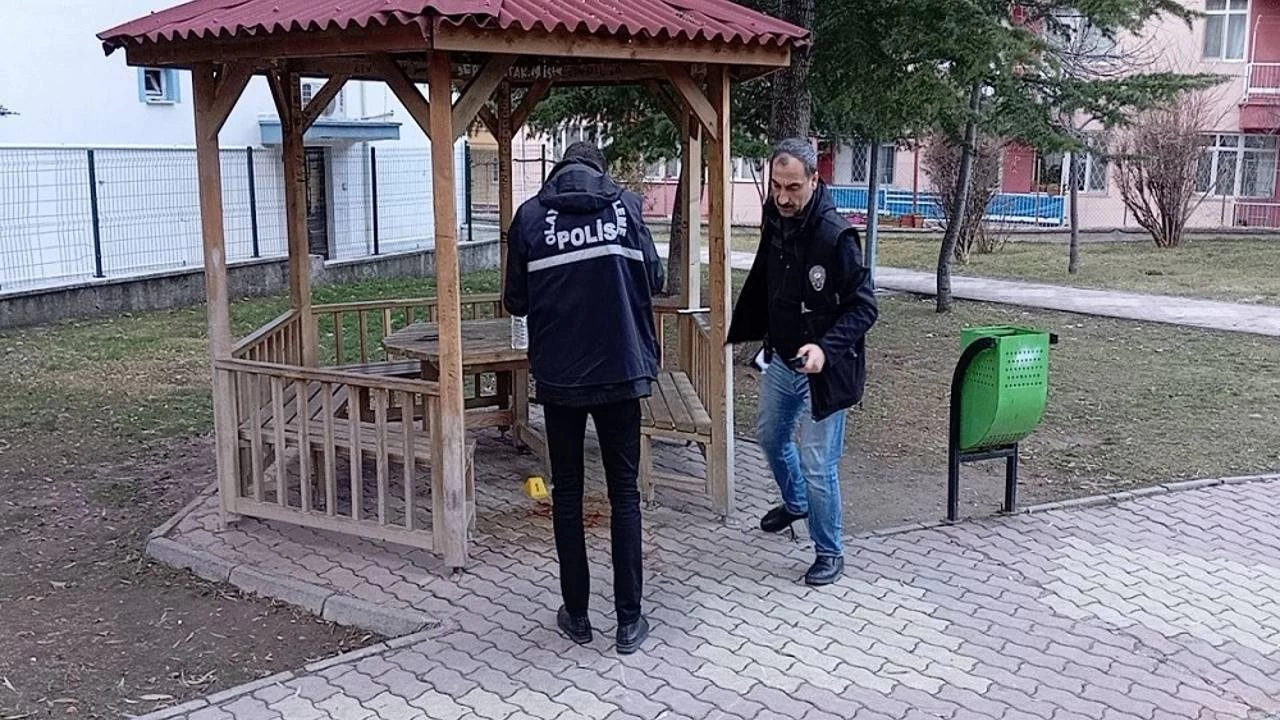 Çocuk parkında çıkan kavga kanlı bitti: 1 yaralı