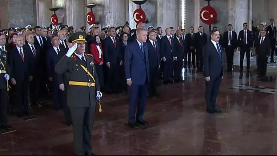 Devlet erkanı Anıtkabir'i ziyaret etti