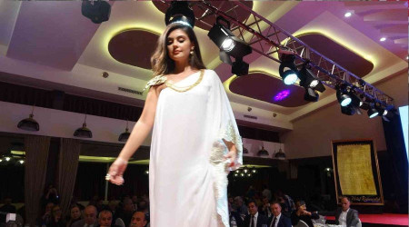 Diyarbakır'da 3 bin yıllık tarihten esinlenerek üretilen takılar defileyle tanıtıldı