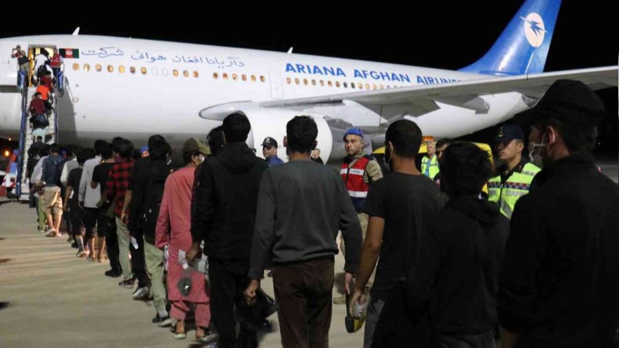 Düzensiz göçmenler sınır dışı ediliyor