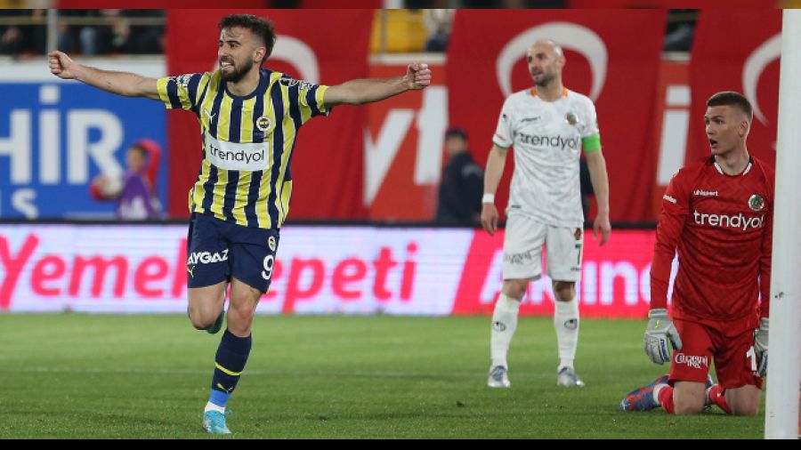 Fenerbahçe Aslan'ın ensesine yapıştı