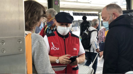 Fransa'da sağlık ruhsatı uygulaması başladı