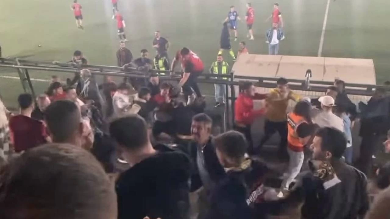 Futbol turnuvasındaki bıçaklı kavga kamerada: 2'si ağır 3 yaralı