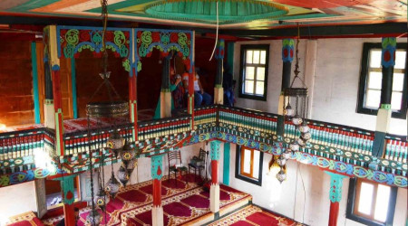 Gürcistan sınırında 172 yıllık cami yıllara meydan okuyor