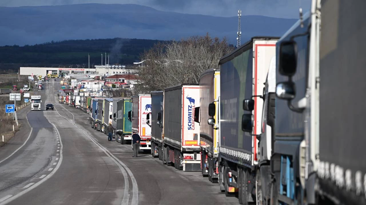 Hamzabeyli'de 15 kilometrelik tır kuyruğu oluştu