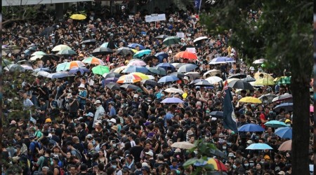 Hong Kong'daki protestolar giderek büyüyor