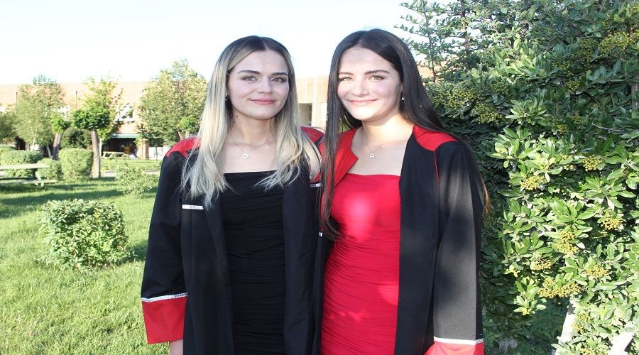 İkizler aynı fakülteyi bitirip, birinciliği de paylaştılar