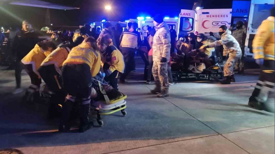 Kahramanmaraş'tan 54 depremzede İzmir'e getirildi