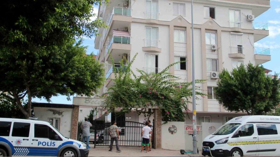 Kazakistan uyruklu kadın evinde ölü bulundu