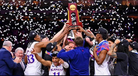 Kolej basketbolunun en by Kansas