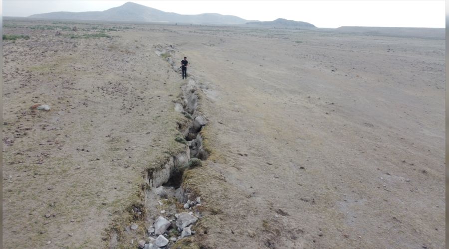 Konya Ovası'ndaki yüzey yarıkları korkutuyor