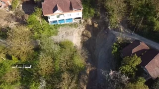 Mahalle sakinleri, dört aydır heyelanda çöken yolun yapılmasını bekliyor