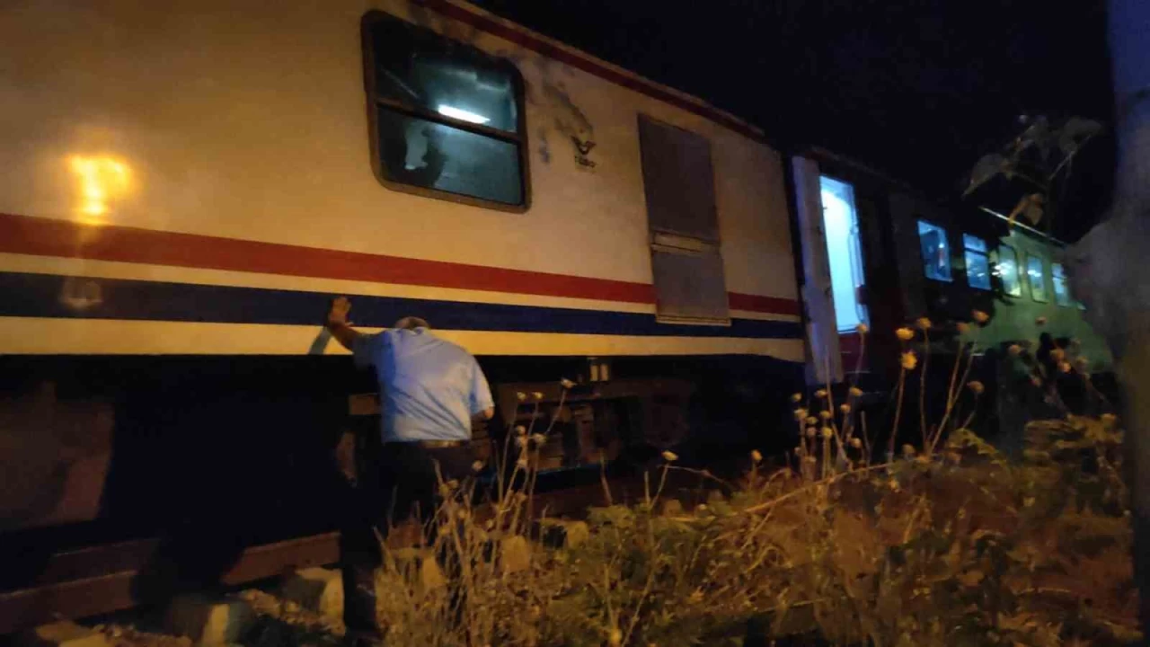 Manisa'da 2 kişiye tren çarptı