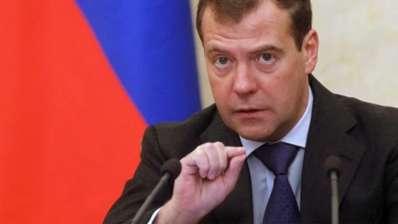 Medvedev: Kamala Harris'in ii bitti