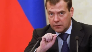 Medvedev: Kamala Harris'in ii bitti