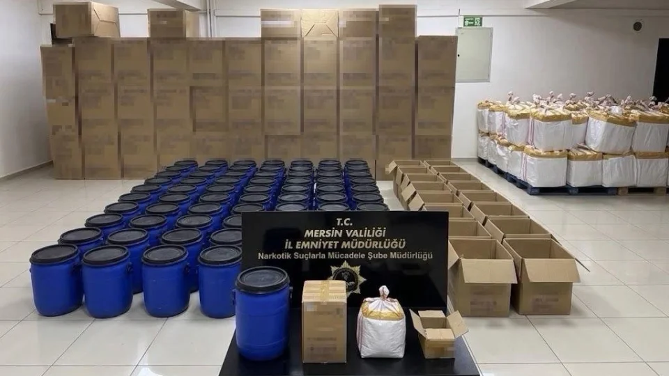 Mersin'de uyuşturucu operasyonu: 6 milyon boş kapsül ve 1 ton 250 kilo ham madde ele geçirildi