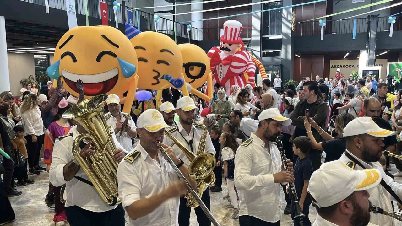 Minikler eğlenceye doydu