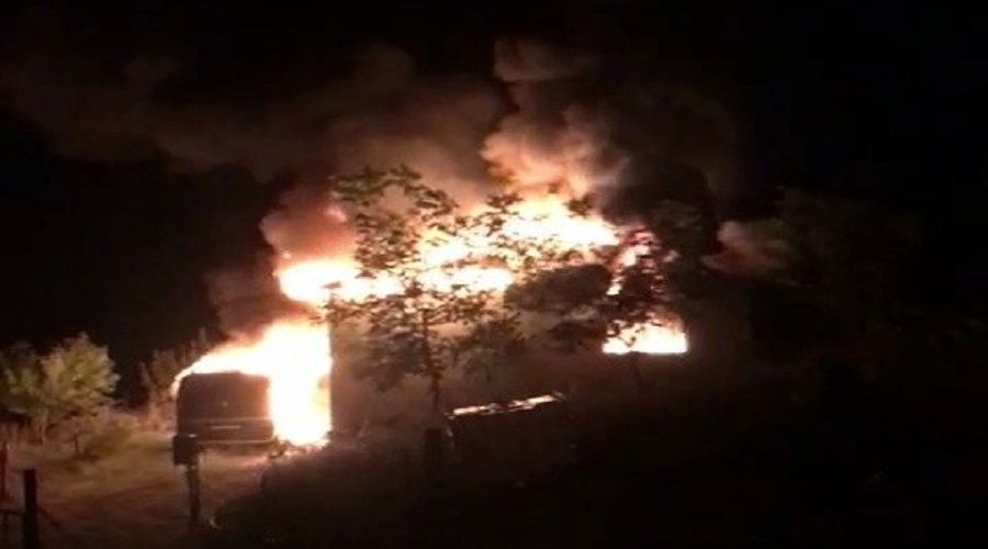 Misafirliğe gittikleri evde baba ve 3 çocuğu yanarak hayatını kaybetti