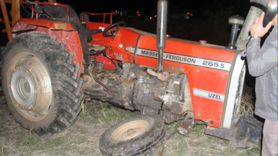 Otomobil ile traktör çarpıştı: 1 ölü, 2 yaralı