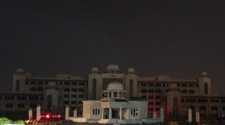 Pakistan'da 1 saatlik karanlk