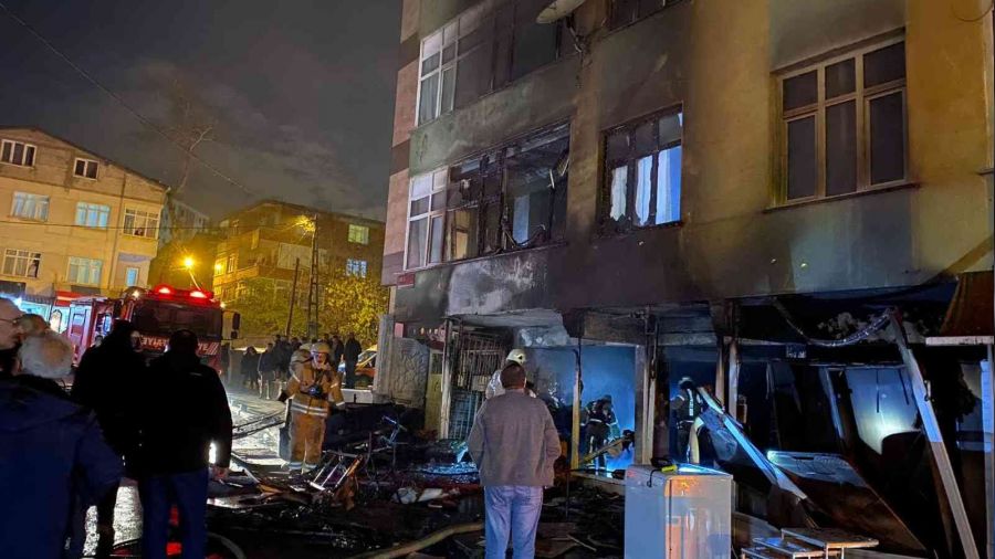 Pendik'te işyeri yangını: Vatandaşlar tahliye edildi