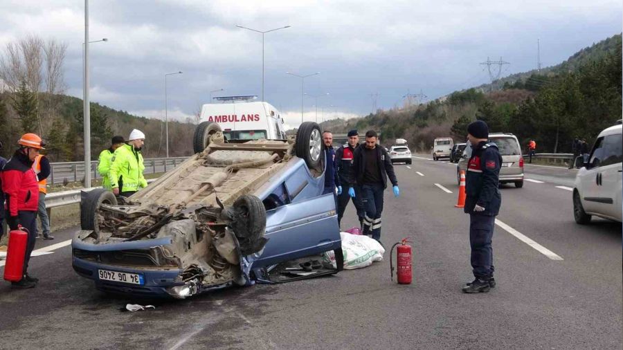 TEM'de otomobil takla attı