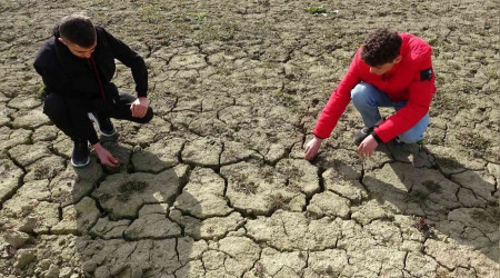 Tokat'ta toprakta derin çatlaklar oluştu