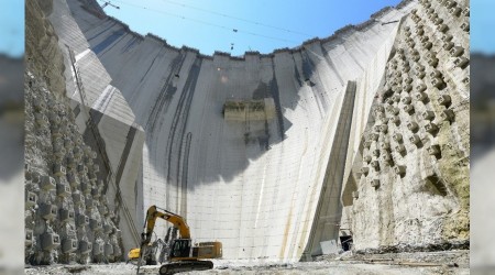 Türkiye'nin en yüksek barajında sona yaklaşılıyor