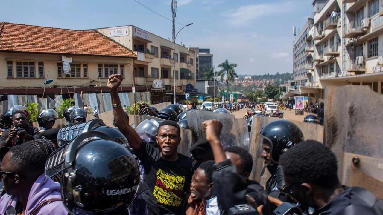 Uganda'da hkmet kart gsteriler: 70 gzalt