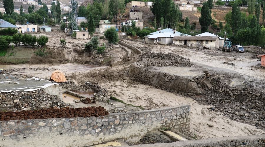 Van'ı ikinci kez sel vurdu