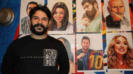 Vanlı ressam çizdiği resimleri yurt dışına satıyor