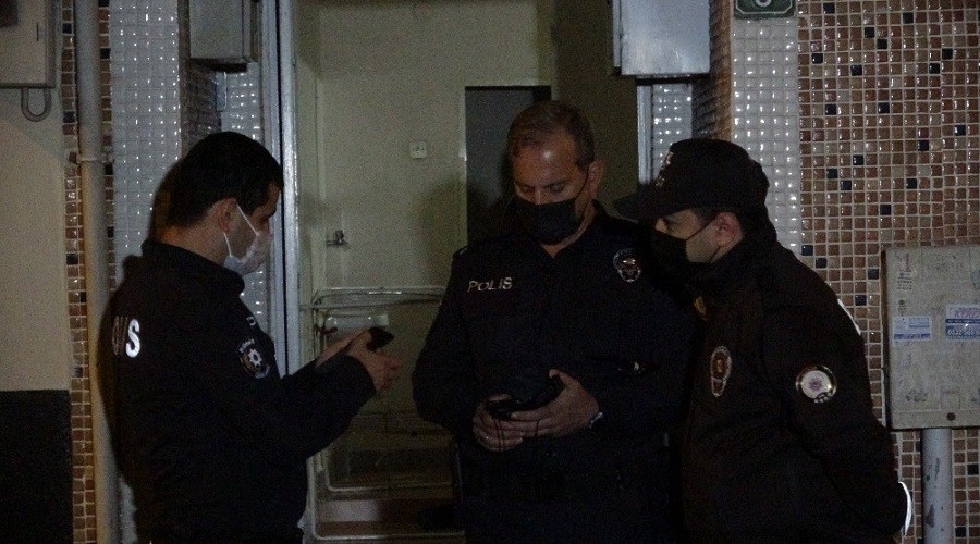 Yaptığı yemeği yemedi diye eşini bıçakladı