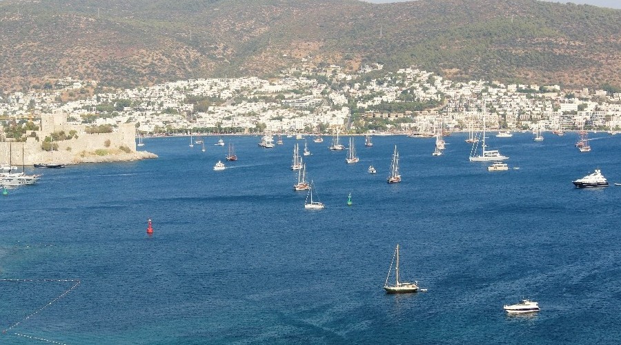 Yazlıkçılar nüfuslarını Bodrum'a alıyor