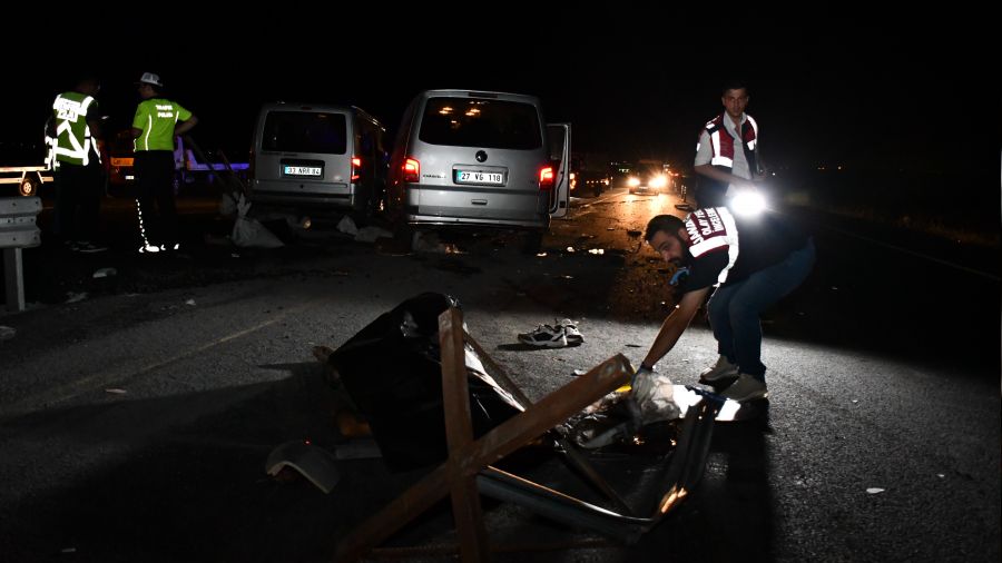 Zincirleme kazada 3 kişi öldü, 11 kişi yaralandı