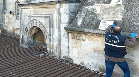 6 asırlık camide esrarengiz olay