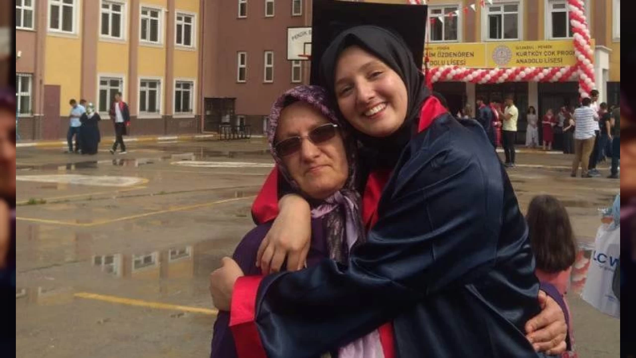 62 yaşındaki kadın evinin önünde kafasından vurulmuş halde bulundu.