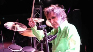 AC/DC'nin bateristi Colin Burgess hayatını kaybetti