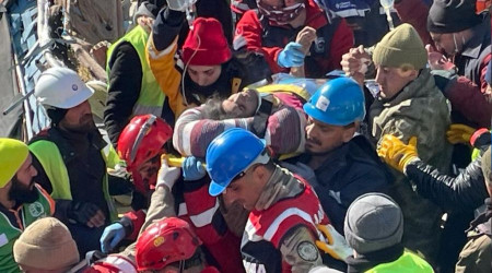 Adıyaman'da 152 saat sonra 2 kardeş canlı çıkarıldı