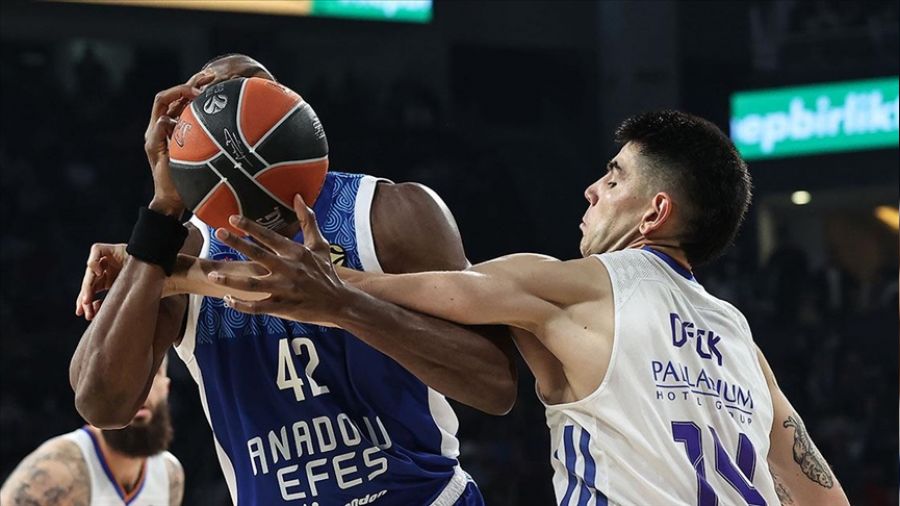 Anadolu Efes, zor deplasmanda