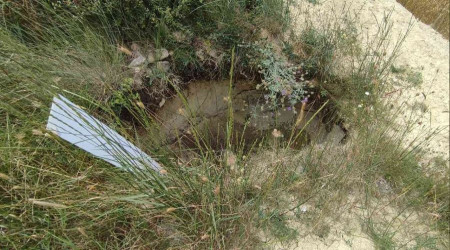 Arnavutköy'de define avcıları tarlaları delik deşik etti