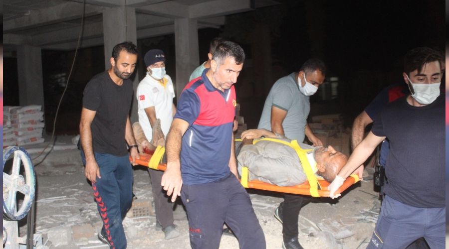 Asansör boşluğuna düştü