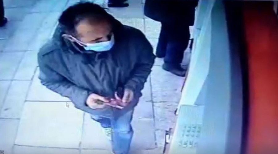 ATM'de unutulan emekli maaşını kapan hırsız kamerada