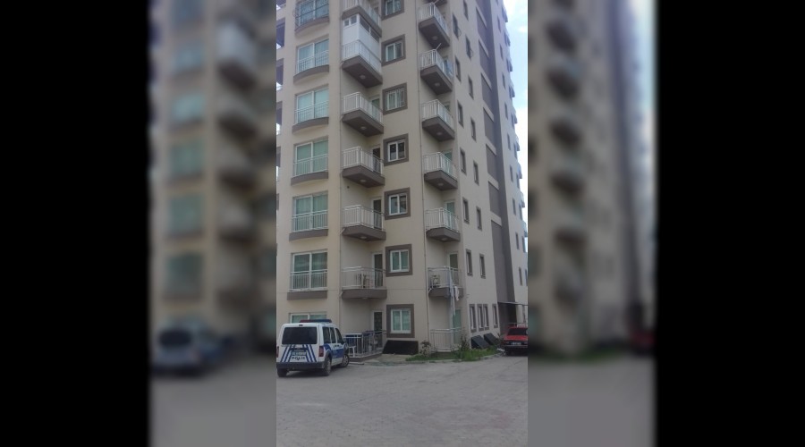 Balkondan düşerek hayatını kaybetti
