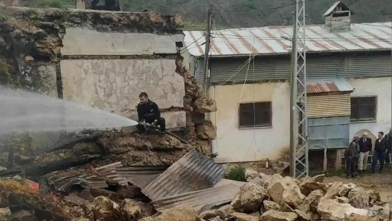 Bayburt'ta çıkan ev yangınında 1 kişi hayatını kaybetti